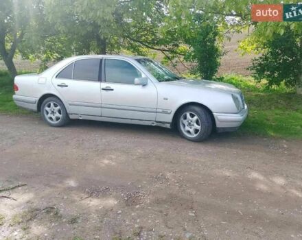 Серый Мерседес Е-Класс, объемом двигателя 2 л и пробегом 500 тыс. км за 3000 $, фото 2 на Automoto.ua