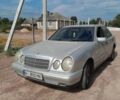 Сірий Мерседес Е-Клас, об'ємом двигуна 2 л та пробігом 420 тис. км за 3900 $, фото 1 на Automoto.ua