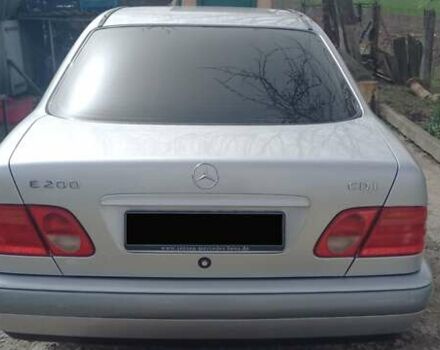 Серый Мерседес Е-Класс, объемом двигателя 2.2 л и пробегом 262 тыс. км за 5000 $, фото 4 на Automoto.ua