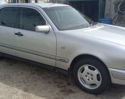 Серый Мерседес Е-Класс, объемом двигателя 2.2 л и пробегом 262 тыс. км за 5000 $, фото 7 на Automoto.ua