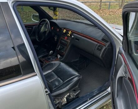 Мерседес Е-Класс 1999 в Ужгороде на Automoto.ua Серый Мерседес Е-Класс, объемом двигателя 2 л и пробегом 307 тыс. км за 2100 $, фото 6 на Automoto.ua
