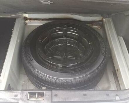 Серый Мерседес Е-Класс, объемом двигателя 2.2 л и пробегом 262 тыс. км за 5000 $, фото 6 на Automoto.ua