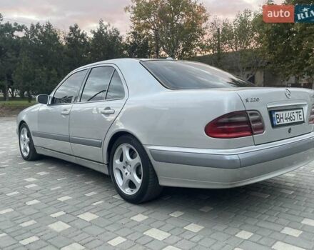 Мерседес Е-Клас 1999 у Белгород-Днестровском на Automoto.ua Сірий Мерседес Е-Клас, об'ємом двигуна 2.1 л та пробігом 450 тис. км за 5100 $, фото 3 на Automoto.ua