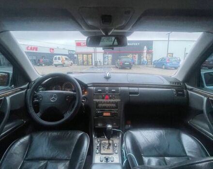 Серый Мерседес Е-Класс, объемом двигателя 3.2 л и пробегом 350 тыс. км за 5200 $, фото 6 на Automoto.ua