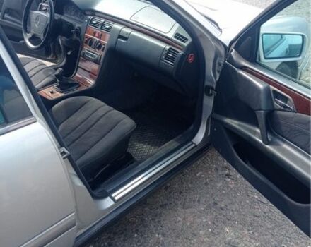 Серый Мерседес Е-Класс, объемом двигателя 2.9 л и пробегом 320 тыс. км за 2625 $, фото 8 на Automoto.ua