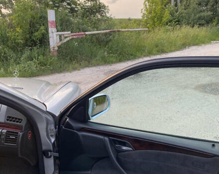 Серый Мерседес Е-Класс, объемом двигателя 2.15 л и пробегом 400 тыс. км за 4950 $, фото 18 на Automoto.ua