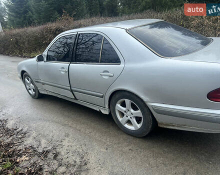 Серый Мерседес Е-Класс, объемом двигателя 3.2 л и пробегом 400 тыс. км за 2700 $, фото 7 на Automoto.ua