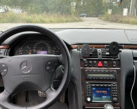 Серый Мерседес Е-Класс, объемом двигателя 2.8 л и пробегом 325 тыс. км за 4000 $, фото 5 на Automoto.ua