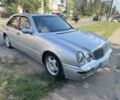 Сірий Мерседес Е-Клас, об'ємом двигуна 2.2 л та пробігом 300 тис. км за 3994 $, фото 1 на Automoto.ua