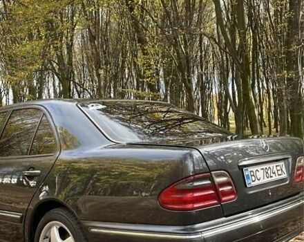 Мерседес Е-Клас 1999 у Львові на Automoto.ua Сірий Мерседес Е-Клас, об'ємом двигуна 2.2 л та пробігом 311 тис. км за 3850 $, фото 1 на Automoto.ua