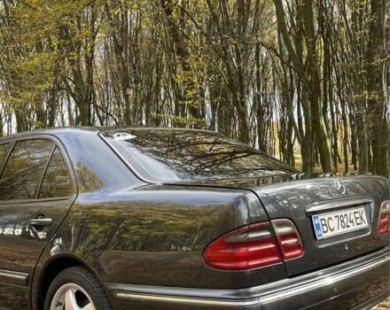 Мерседес Е-Клас 1999 у Львові на Automoto.ua Сірий Мерседес Е-Клас, об'ємом двигуна 2.2 л та пробігом 311 тис. км за 3850 $, фото 2 на Automoto.ua