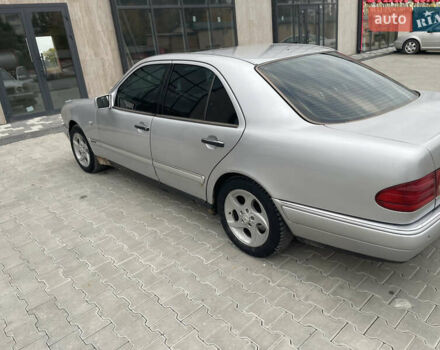 Мерседес Е-Класс 1999 в Тернополе на Automoto.ua Серый Мерседес Е-Класс, объемом двигателя 2.8 л и пробегом 290 тыс. км за 2900 $, фото 4 на Automoto.ua