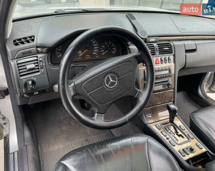 Мерседес Е-Класс 1999 в Тернополе на Automoto.ua Серый Мерседес Е-Класс, объемом двигателя 2.8 л и пробегом 290 тыс. км за 2900 $, фото 12 на Automoto.ua