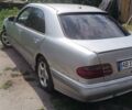 Сірий Мерседес Е-Клас, об'ємом двигуна 2.1 л та пробігом 500 тис. км за 2100 $, фото 1 на Automoto.ua