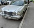 Сірий Мерседес Е-Клас, об'ємом двигуна 2.2 л та пробігом 378 тис. км за 2900 $, фото 1 на Automoto.ua