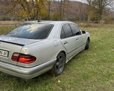 Мерседес Е-Класс 1999 в Ужгороде на Automoto.ua Серый Мерседес Е-Класс, объемом двигателя 2 л и пробегом 307 тыс. км за 2100 $, фото 3 на Automoto.ua