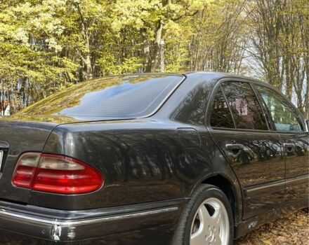 Мерседес Е-Клас 1999 у Львові на Automoto.ua Сірий Мерседес Е-Клас, об'ємом двигуна 2.2 л та пробігом 311 тис. км за 3850 $, фото 1 на Automoto.ua