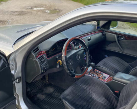 Серый Мерседес Е-Класс, объемом двигателя 2.15 л и пробегом 400 тыс. км за 4950 $, фото 11 на Automoto.ua