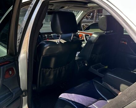 Серый Мерседес Е-Класс, объемом двигателя 2.8 л и пробегом 340 тыс. км за 5000 $, фото 2 на Automoto.ua