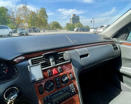 Сірий Мерседес Е-Клас, об'ємом двигуна 2 л та пробігом 360 тис. км за 6900 $, фото 27 на Automoto.ua