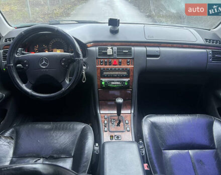 Серый Мерседес Е-Класс, объемом двигателя 3.2 л и пробегом 400 тыс. км за 2700 $, фото 11 на Automoto.ua