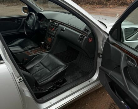 Сірий Мерседес Е-Клас, об'ємом двигуна 2.7 л та пробігом 280 тис. км за 5999 $, фото 9 на Automoto.ua