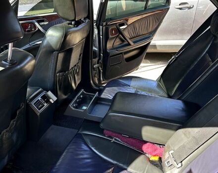 Серый Мерседес Е-Класс, объемом двигателя 2.8 л и пробегом 340 тыс. км за 5000 $, фото 5 на Automoto.ua