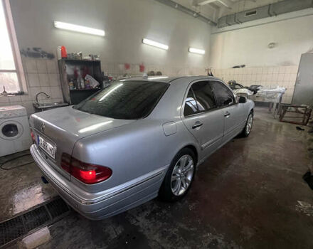 Серый Мерседес Е-Класс, объемом двигателя 2.2 л и пробегом 698 тыс. км за 4800 $, фото 3 на Automoto.ua