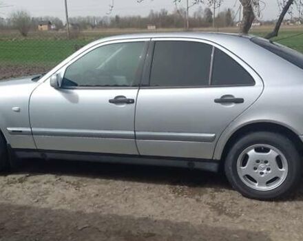 Серый Мерседес Е-Класс, объемом двигателя 2.2 л и пробегом 262 тыс. км за 5000 $, фото 1 на Automoto.ua