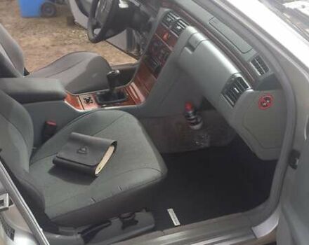 Серый Мерседес Е-Класс, объемом двигателя 2.2 л и пробегом 262 тыс. км за 5000 $, фото 10 на Automoto.ua