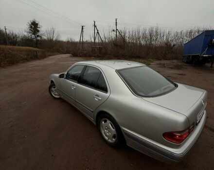 Сірий Мерседес Е-Клас, об'ємом двигуна 2.7 л та пробігом 280 тис. км за 5999 $, фото 4 на Automoto.ua
