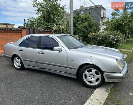 Сірий Мерседес Е-Клас, об'ємом двигуна 2.8 л та пробігом 350 тис. км за 2700 $, фото 3 на Automoto.ua