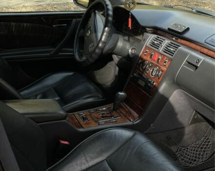 Мерседес Е-Клас 1999 у Львові на Automoto.ua Сірий Мерседес Е-Клас, об'ємом двигуна 2.2 л та пробігом 311 тис. км за 3850 $, фото 6 на Automoto.ua