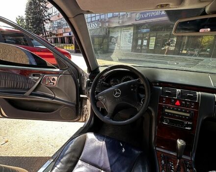 Серый Мерседес Е-Класс, объемом двигателя 2.8 л и пробегом 340 тыс. км за 5000 $, фото 4 на Automoto.ua