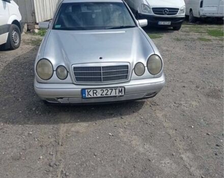 Серый Мерседес Е-Класс, объемом двигателя 2.9 л и пробегом 320 тыс. км за 2625 $, фото 1 на Automoto.ua