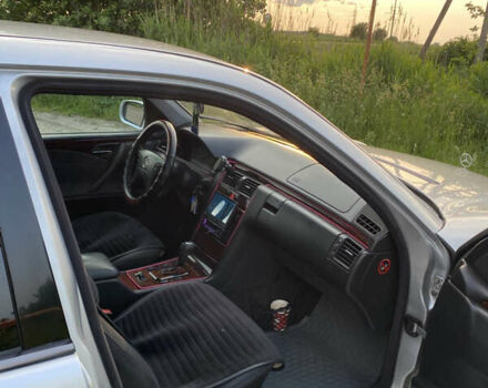 Серый Мерседес Е-Класс, объемом двигателя 2.15 л и пробегом 400 тыс. км за 4950 $, фото 19 на Automoto.ua