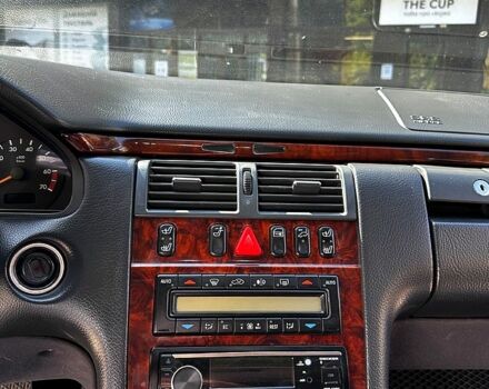 Серый Мерседес Е-Класс, объемом двигателя 2.8 л и пробегом 340 тыс. км за 5000 $, фото 3 на Automoto.ua