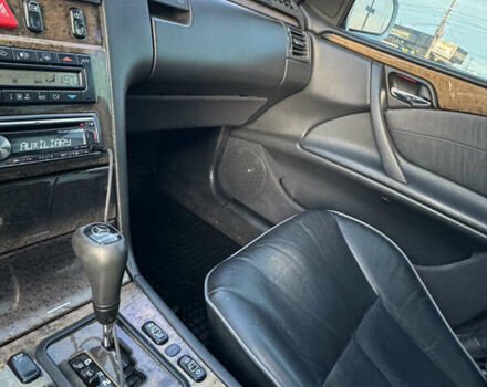 Серый Мерседес Е-Класс, объемом двигателя 2.69 л и пробегом 350 тыс. км за 4500 $, фото 13 на Automoto.ua