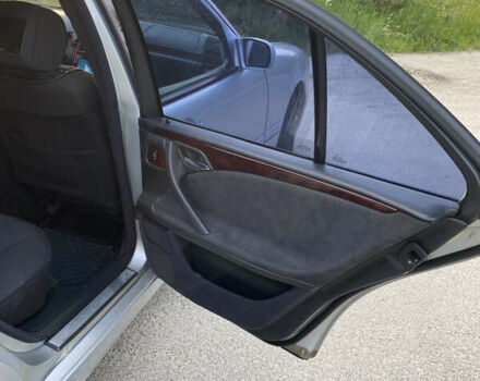 Серый Мерседес Е-Класс, объемом двигателя 2.15 л и пробегом 400 тыс. км за 4950 $, фото 17 на Automoto.ua