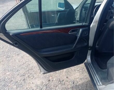 Серый Мерседес Е-Класс, объемом двигателя 2.9 л и пробегом 320 тыс. км за 2625 $, фото 5 на Automoto.ua