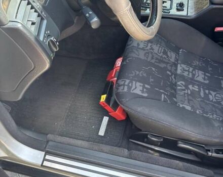 Серый Мерседес Е-Класс, объемом двигателя 2.4 л и пробегом 257 тыс. км за 3500 $, фото 6 на Automoto.ua