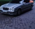 Сірий Мерседес Е-Клас, об'ємом двигуна 2 л та пробігом 469 тис. км за 3500 $, фото 1 на Automoto.ua