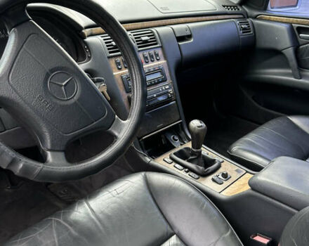 Сірий Мерседес Е-Клас, об'ємом двигуна 2.8 л та пробігом 350 тис. км за 2700 $, фото 7 на Automoto.ua