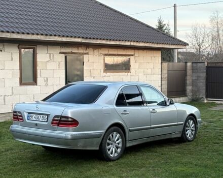 Серый Мерседес Е-Класс, объемом двигателя 2.7 л и пробегом 420 тыс. км за 4500 $, фото 3 на Automoto.ua