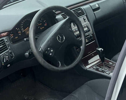 Серый Мерседес Е-Класс, объемом двигателя 2.7 л и пробегом 299 тыс. км за 5200 $, фото 4 на Automoto.ua