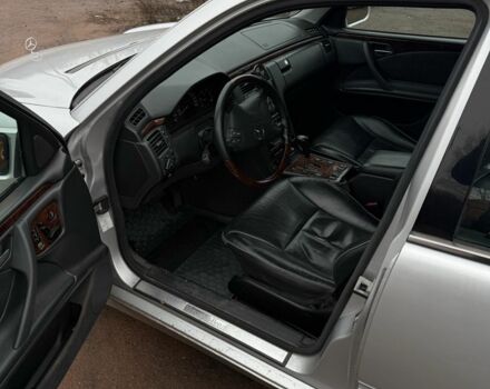 Сірий Мерседес Е-Клас, об'ємом двигуна 2.7 л та пробігом 280 тис. км за 5999 $, фото 7 на Automoto.ua