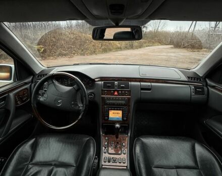 Сірий Мерседес Е-Клас, об'ємом двигуна 2.7 л та пробігом 280 тис. км за 5999 $, фото 8 на Automoto.ua