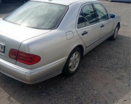 Серый Мерседес Е-Класс, объемом двигателя 2.9 л и пробегом 320 тыс. км за 2625 $, фото 3 на Automoto.ua