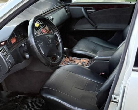 Серый Мерседес Е-Класс, объемом двигателя 2.7 л и пробегом 420 тыс. км за 4500 $, фото 7 на Automoto.ua