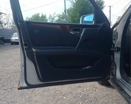 Серый Мерседес Е-Класс, объемом двигателя 2.9 л и пробегом 320 тыс. км за 2625 $, фото 4 на Automoto.ua